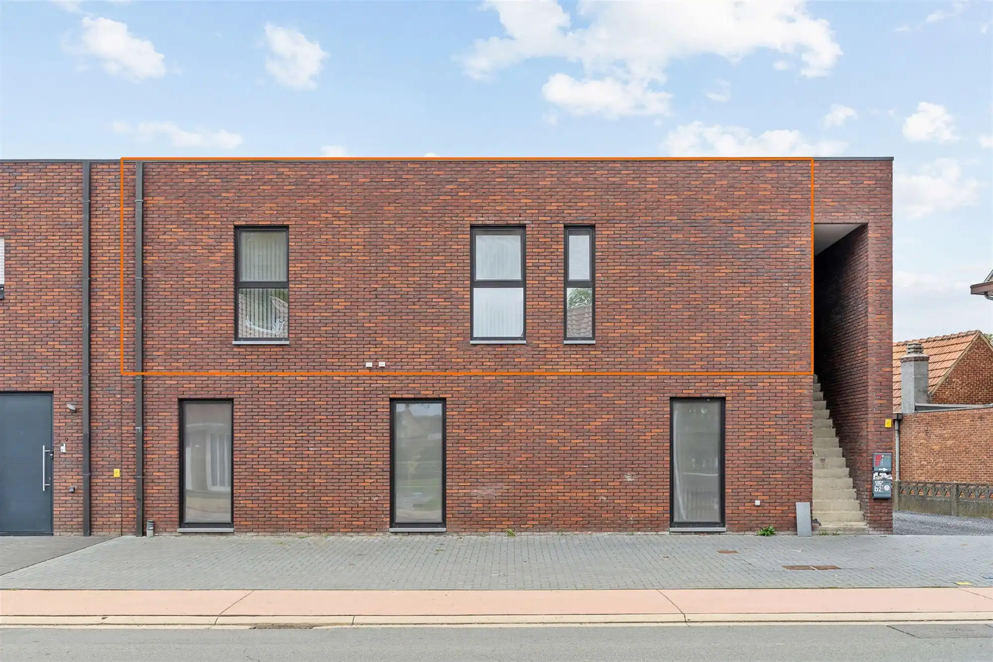 RUIM RECENT APPARTEMENT (2023) MET 2 SLAAPKAMERS TE KORSPEL foto {{pictureIndex}}