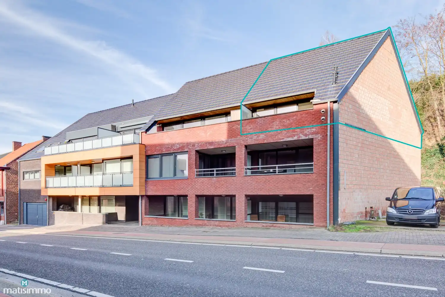 DUPLEXAPPARTEMENT MET 3 SLAAPKAMERS, TERRAS EN ONDERGRONDSE AUTOSTAANPLAATS NABIJ HET CENTRUM VAN BILZEN foto 2