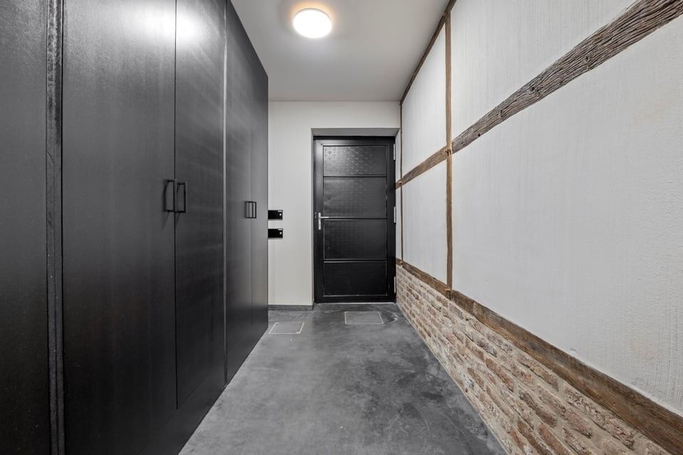 PRACHTIG GERENOVEERD APPARTEMENT MET GARAGE TE HUUR MIDDENIN HET CENTRUM VAN SINT-TRUIDEN foto 26