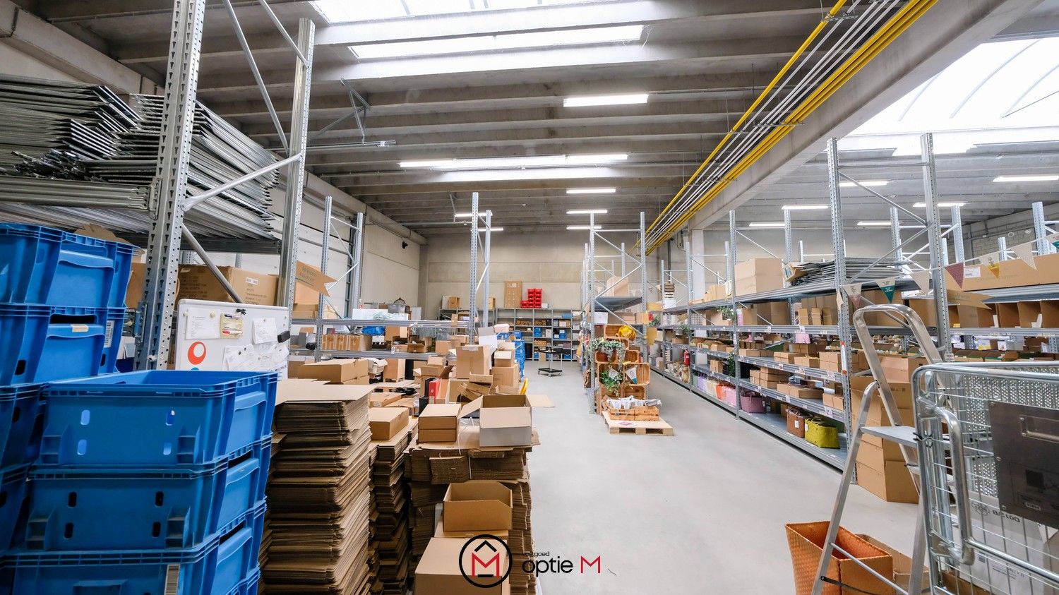 Magazijn met kantoor te huur in Lummen foto 3