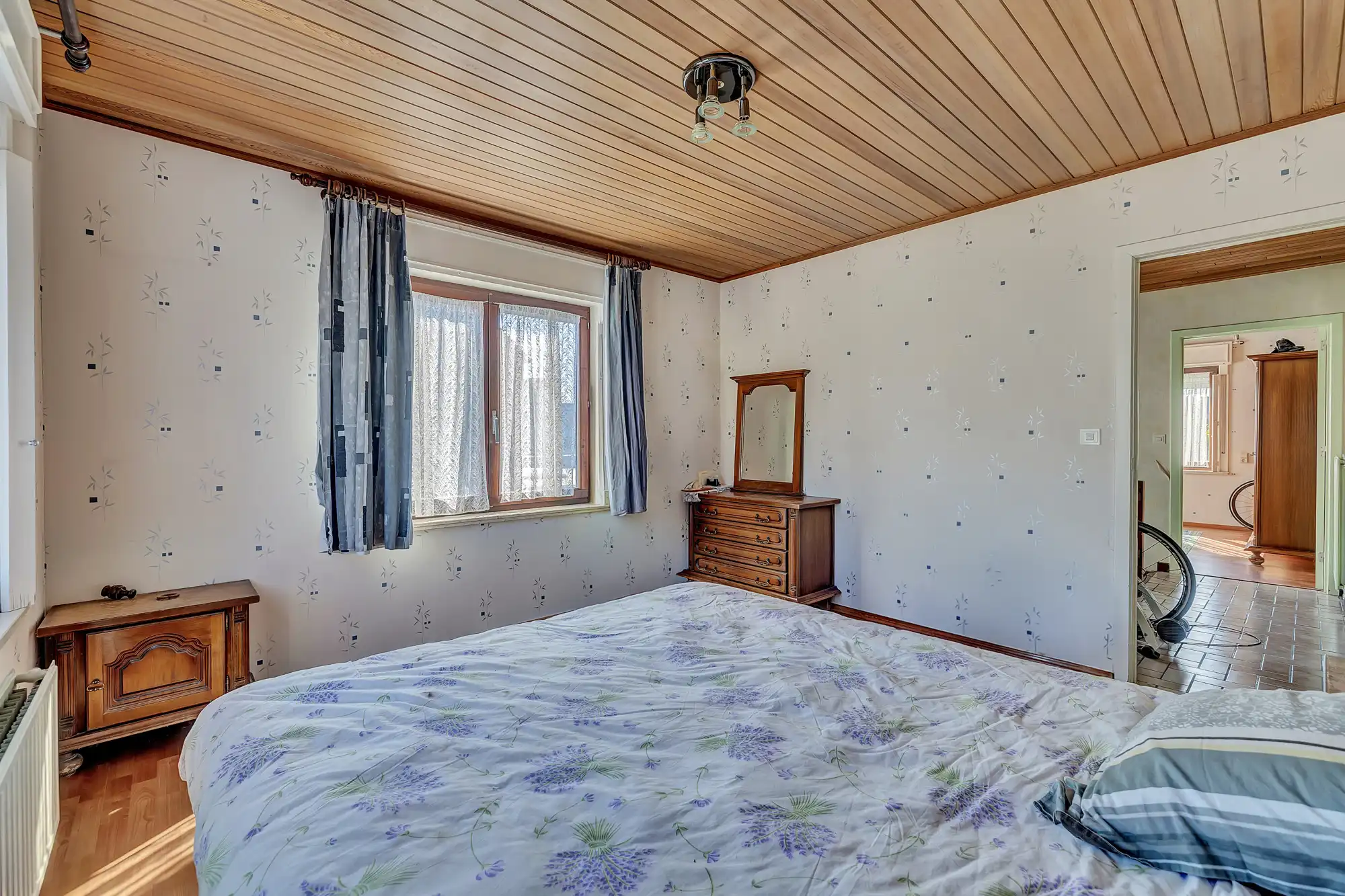 Karaktervolle gezinswoning met 3 slpks, garage en tuin foto 14
