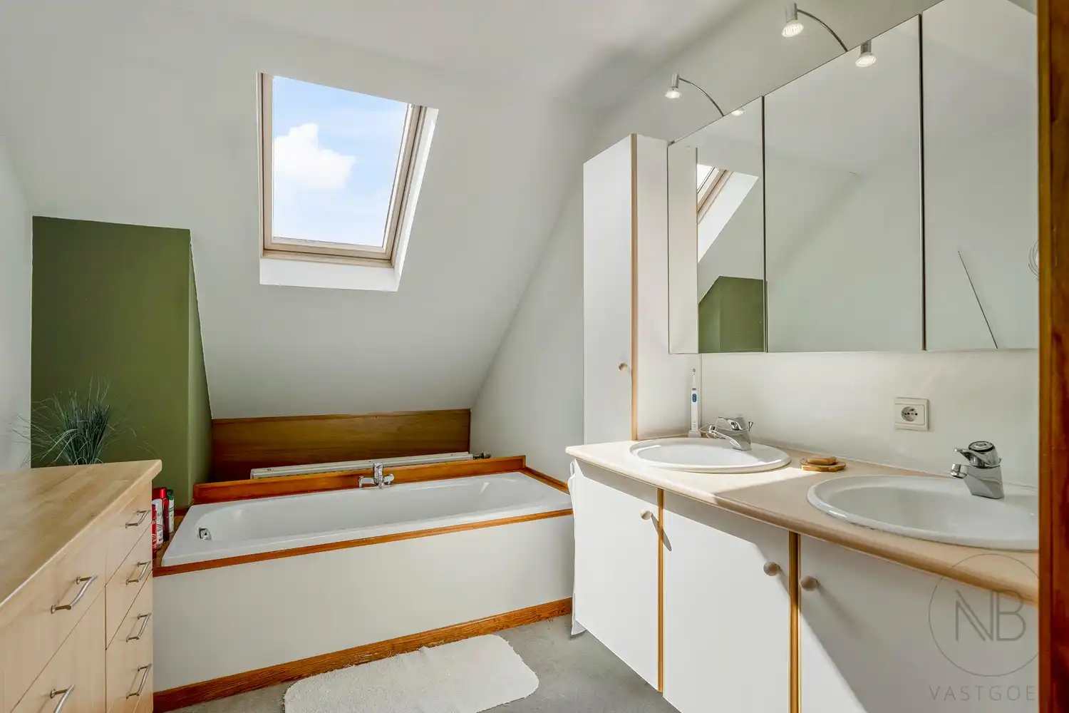 Een uitzonderlijke eigendom voor ondernemers en zelfstandigen die wonen en werken op één locatie willen combineren. foto 27