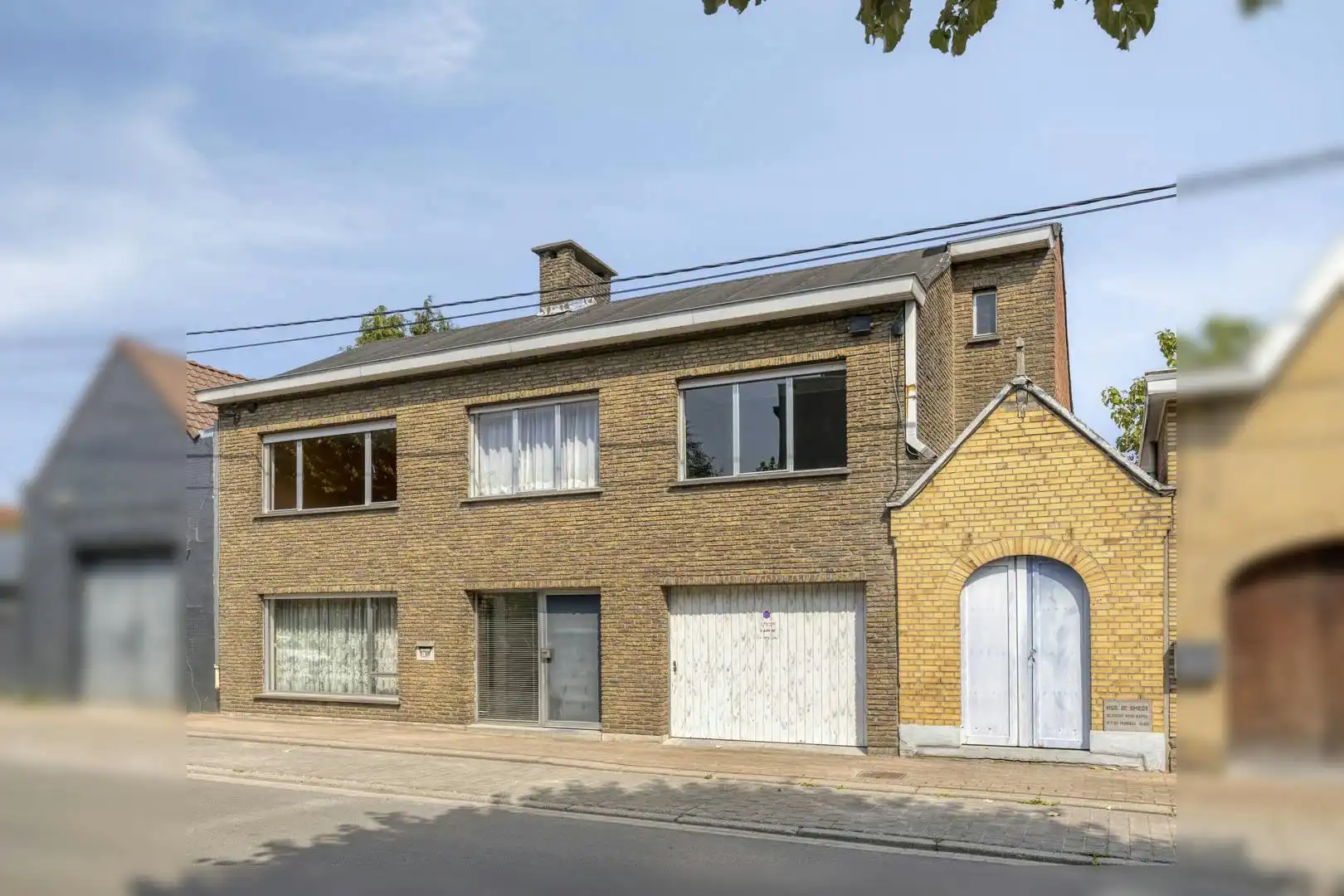 Solide huis met 4 slaapkamers, tuin, garage en kapel te koop foto 2
