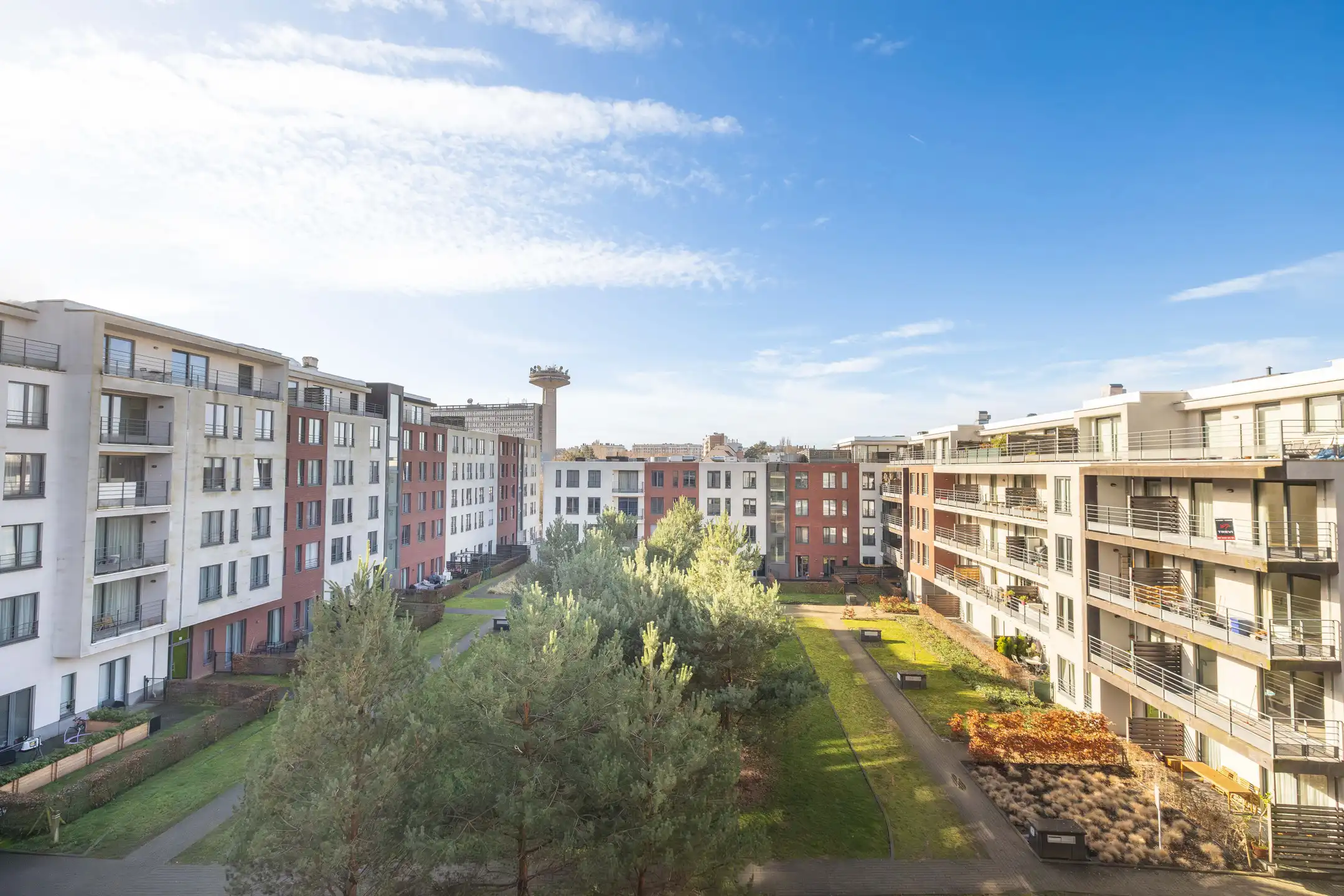 Op een steenworp van de NAVO foto 7