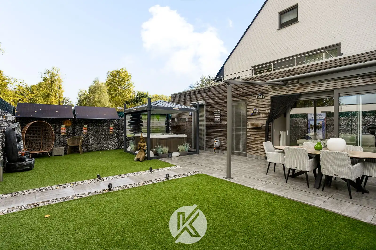 Stijlvol appartement met 2 garages foto 22