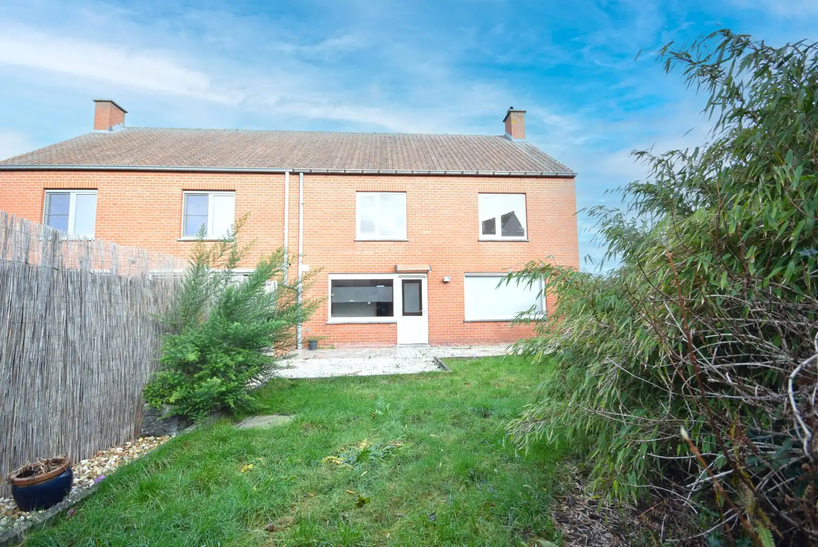 HALFOPEN BEBOUWING MET POTENTIEEL foto 2