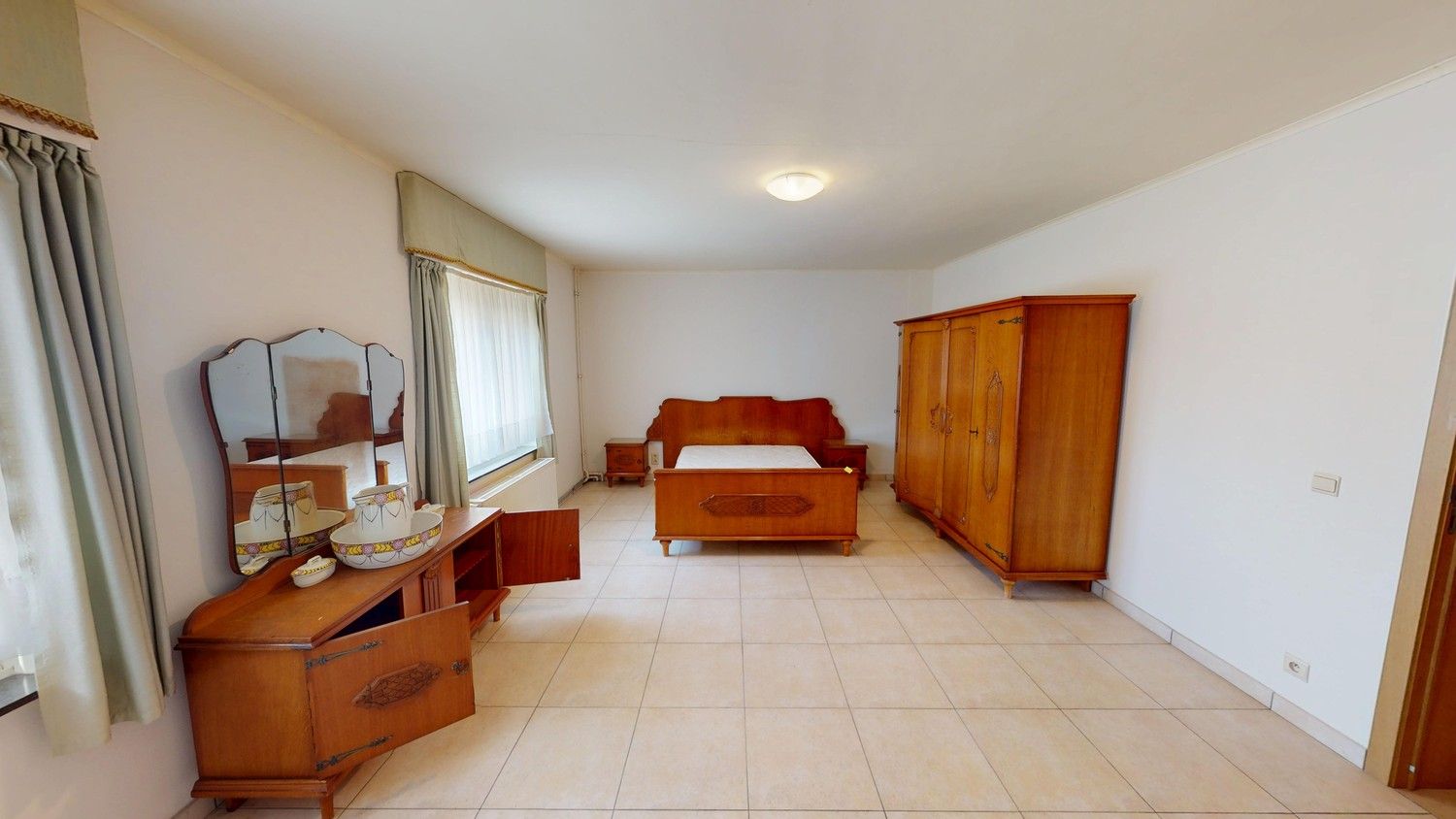 Zeer ruime woning met 5 slaapkamers! foto 9