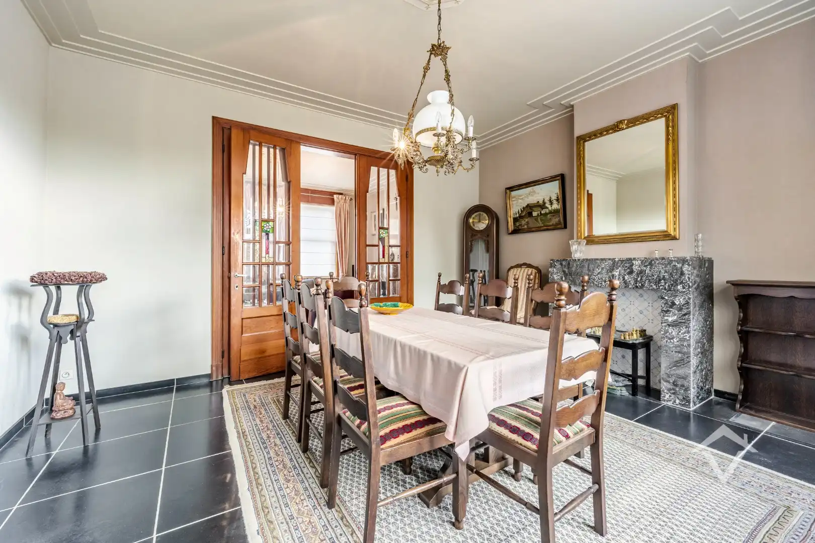 Ruime woning met bijgebouwen in Gistel: 5 Slaapkamers, 368m² Woonoppervlakte op een perceel van 1801m² foto 8