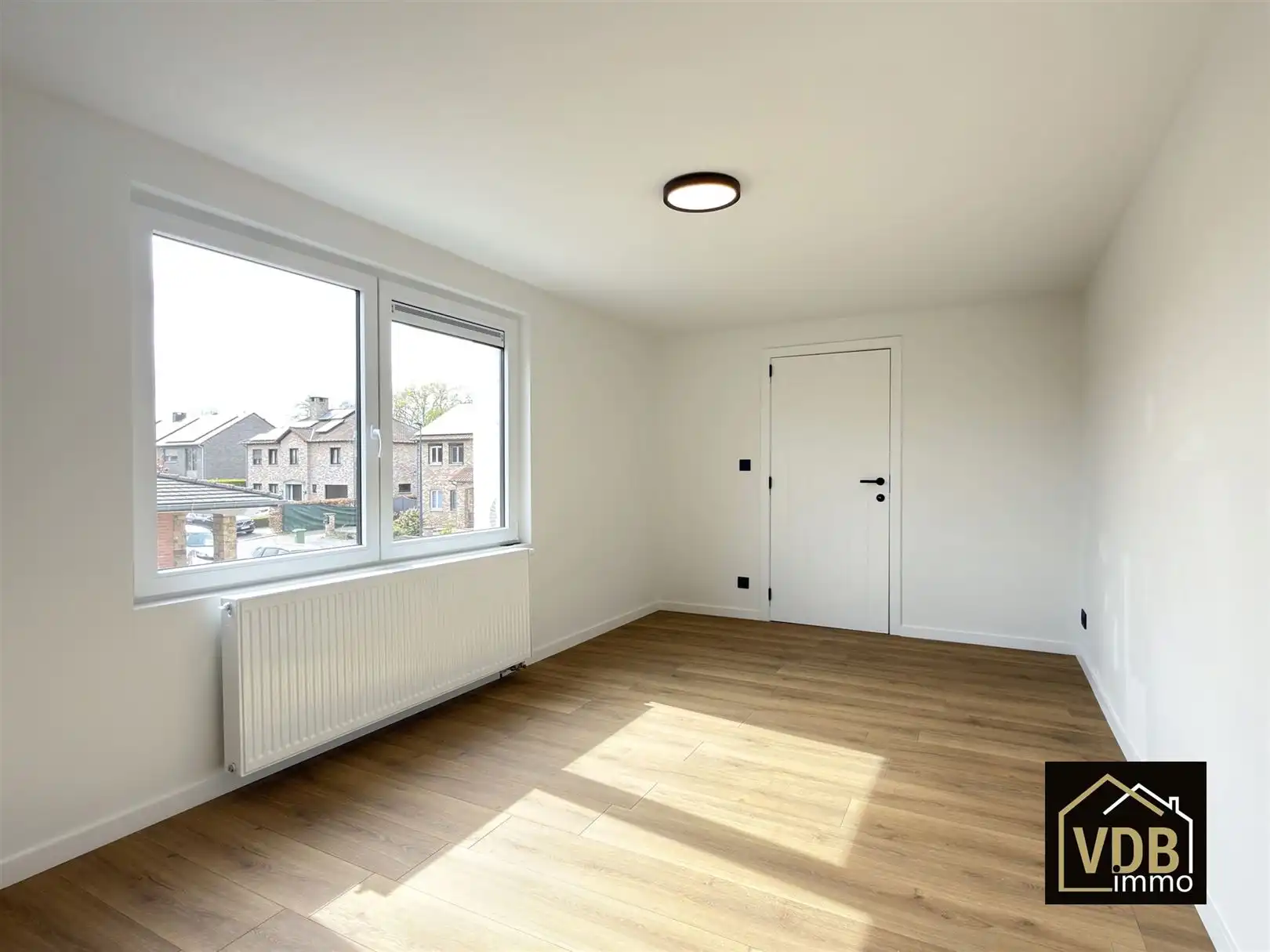 HALF OPEN BEBOUWING MET 4 SLAAPKAMERS EN GROTE GARAGE foto 30