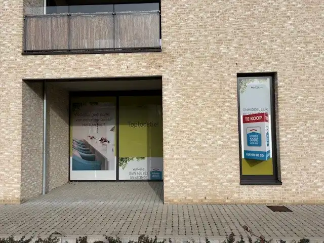 SINT JORIS WINGE HANDELSRUIMTE 71 m2 + terras foto {{pictureIndex}}
