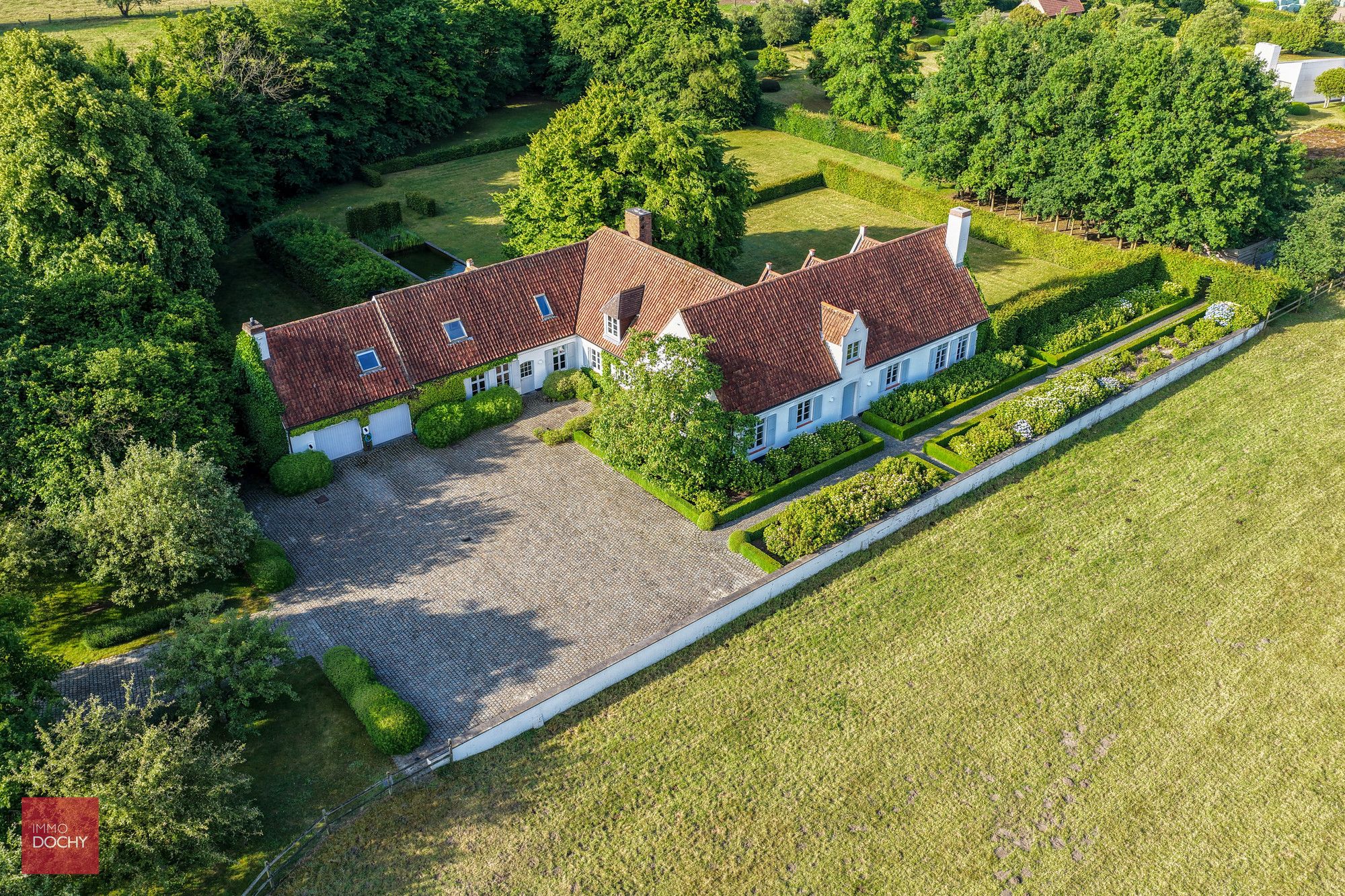 Ruim en rustig gelegen luxueus landhuis foto 3