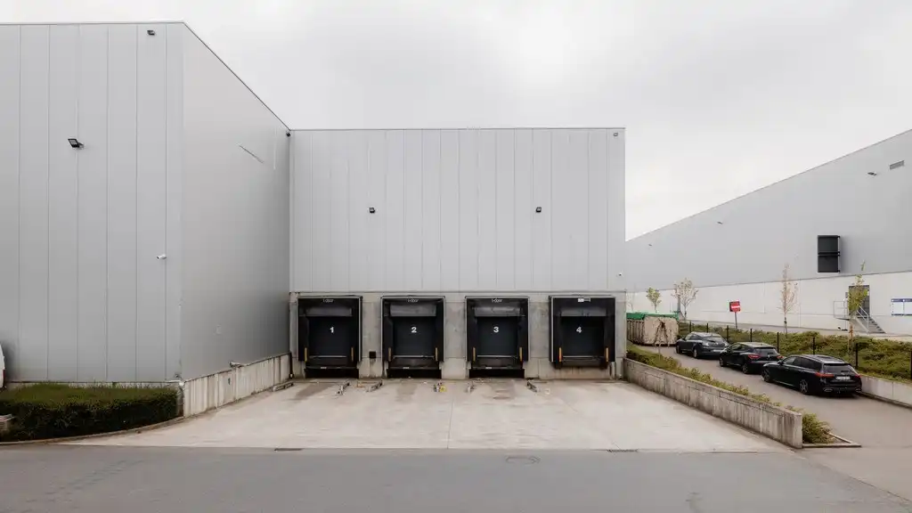 Logistiek bedrijfspand te huur in industriezone Z4 in Asse foto 2