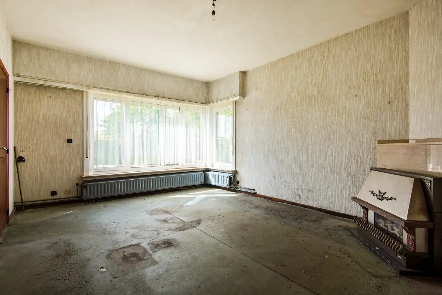 Te renoveren woning met karakter op toplocatie in Borsbeek. foto 10