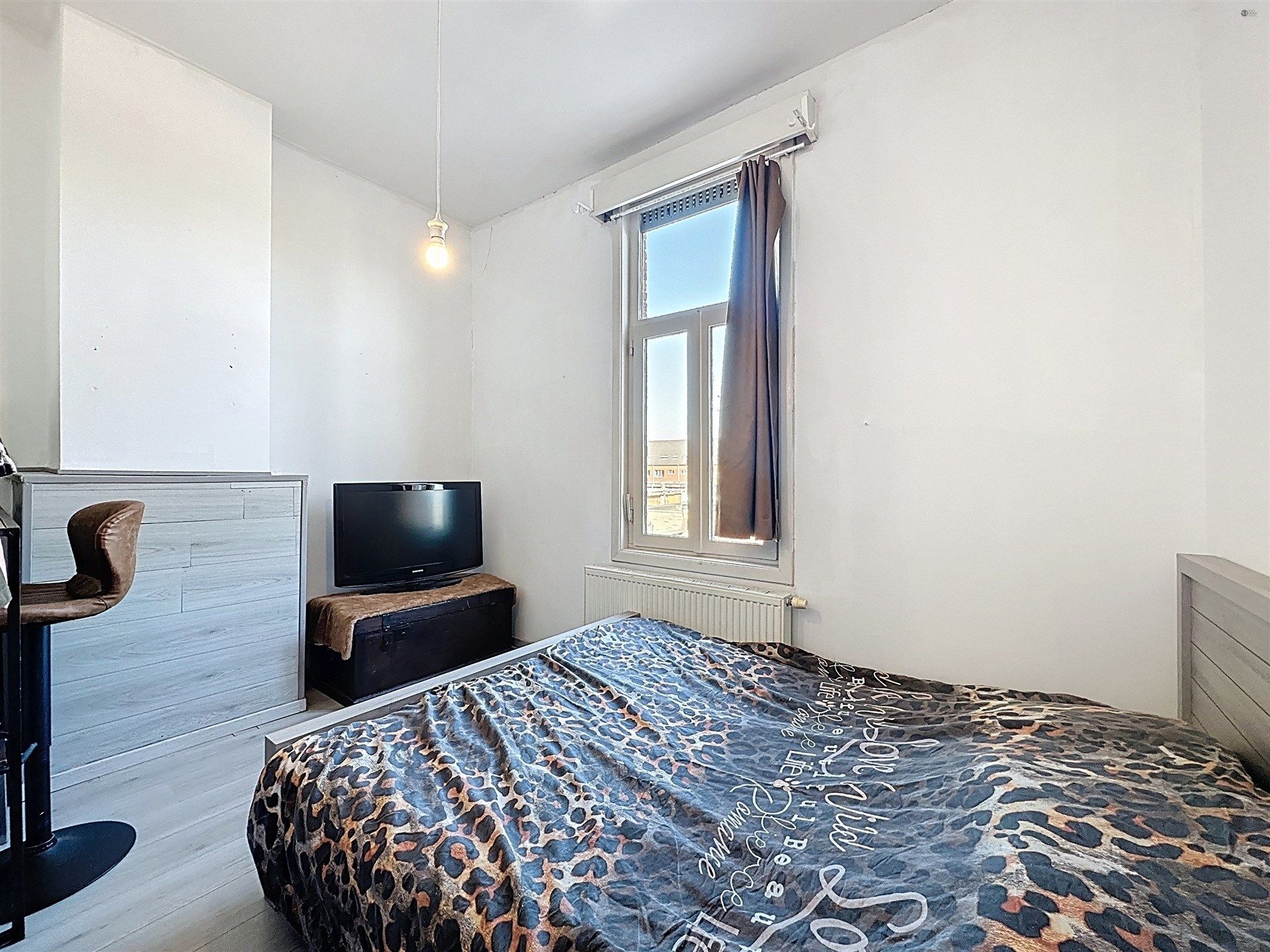 Instapklare gezinswoning met 4 slaapkamers en oprit in Sint-Niklaas! foto 9