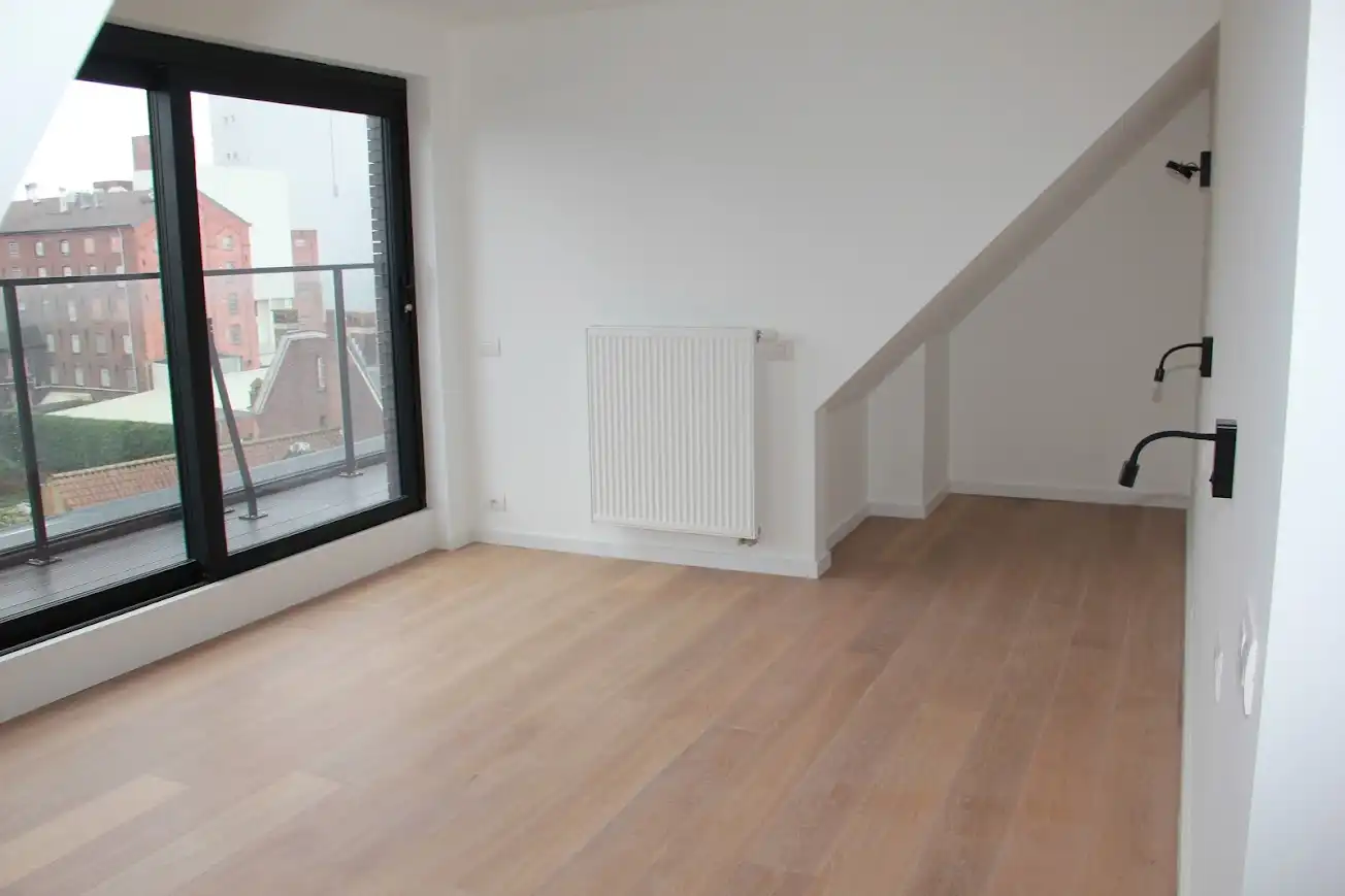 Lichtrijk duplex-appartement te huur in centrum Deinze foto 7