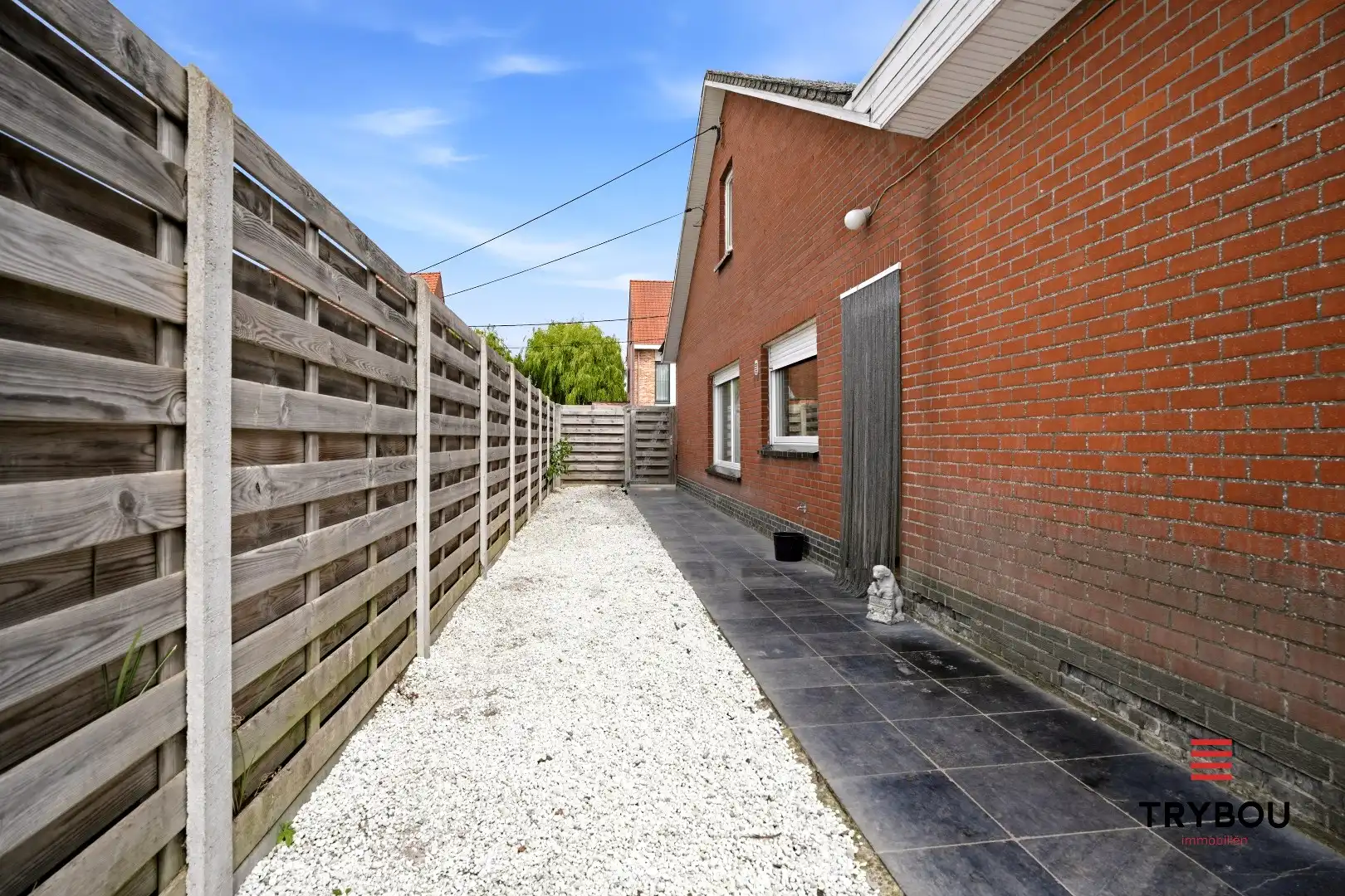 Rustig gelegen woning met 3 slaapkamers, garage en zolder in Houthulst foto 2