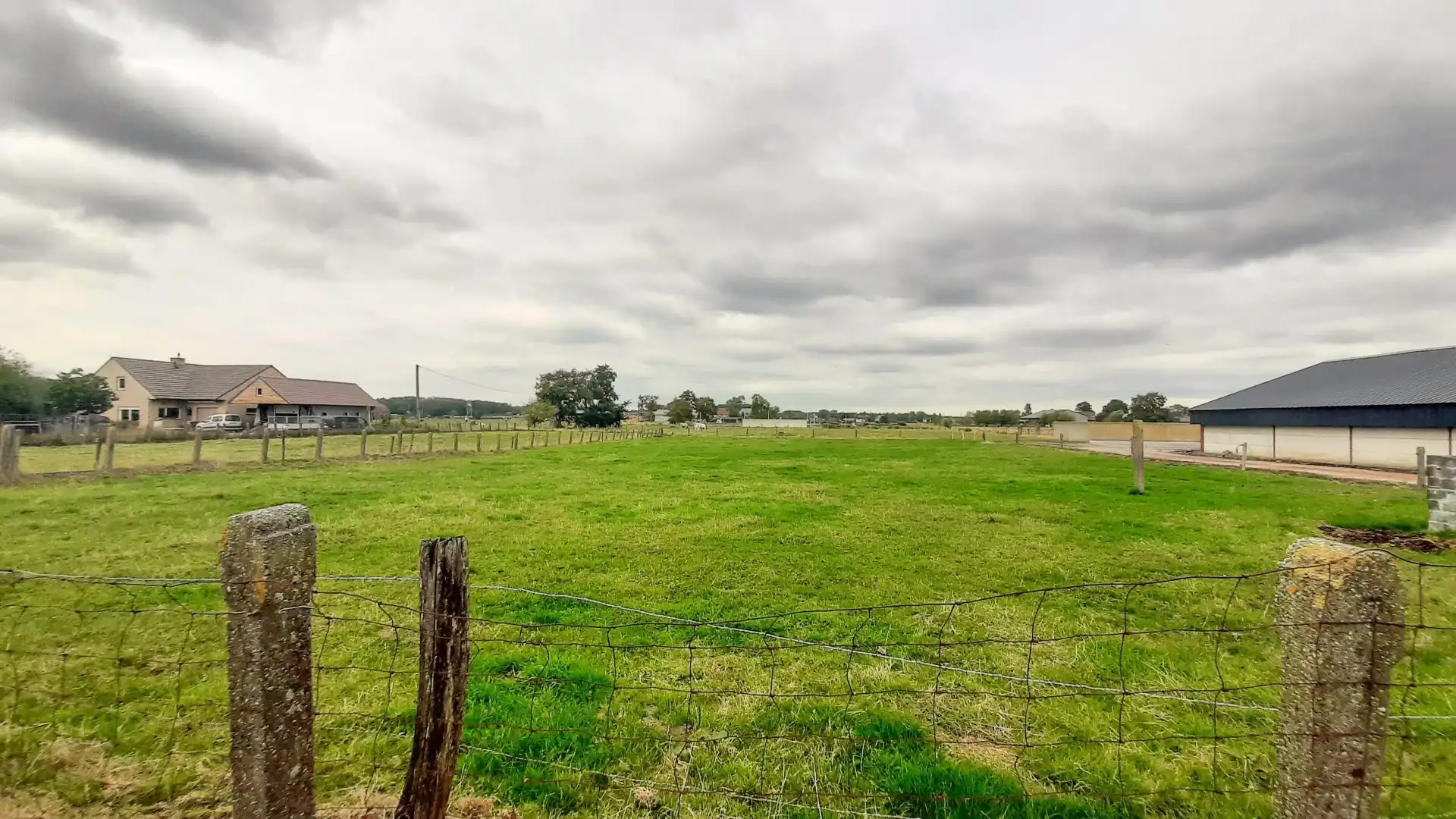 Uitzonderlijke villa bouwgronden in centrum Hertsberge foto {{pictureIndex}}