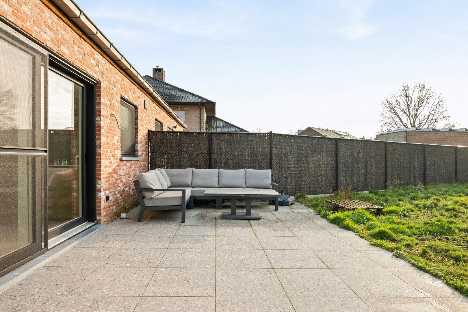 Halfopen nieuwbouwwoning met 3 slaapkamers, garage en zonnige tuin in Dadizele-centrum foto 5