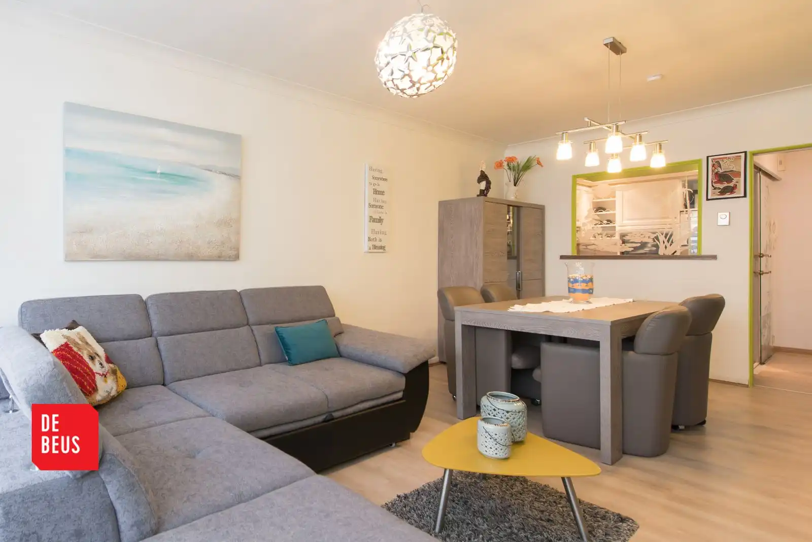 Gezellig en instapklaar gemeubeld appartement met 1 slpk en terras op wandelafstand van strand foto {{pictureIndex}}