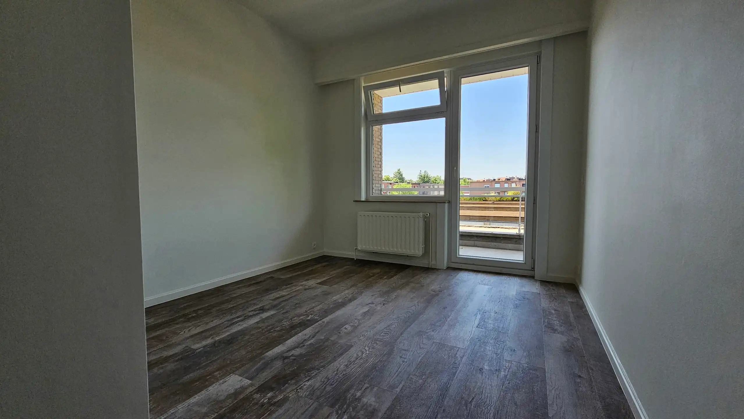 Volledig vernieuwd 2 slaapkamer-appartement te huur foto 11