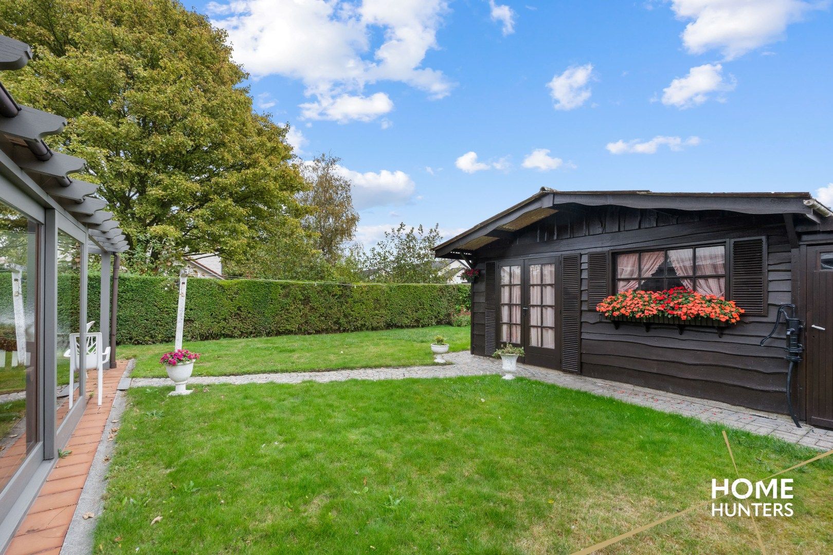 Charmante halfopen woning met tuin & garage foto 12