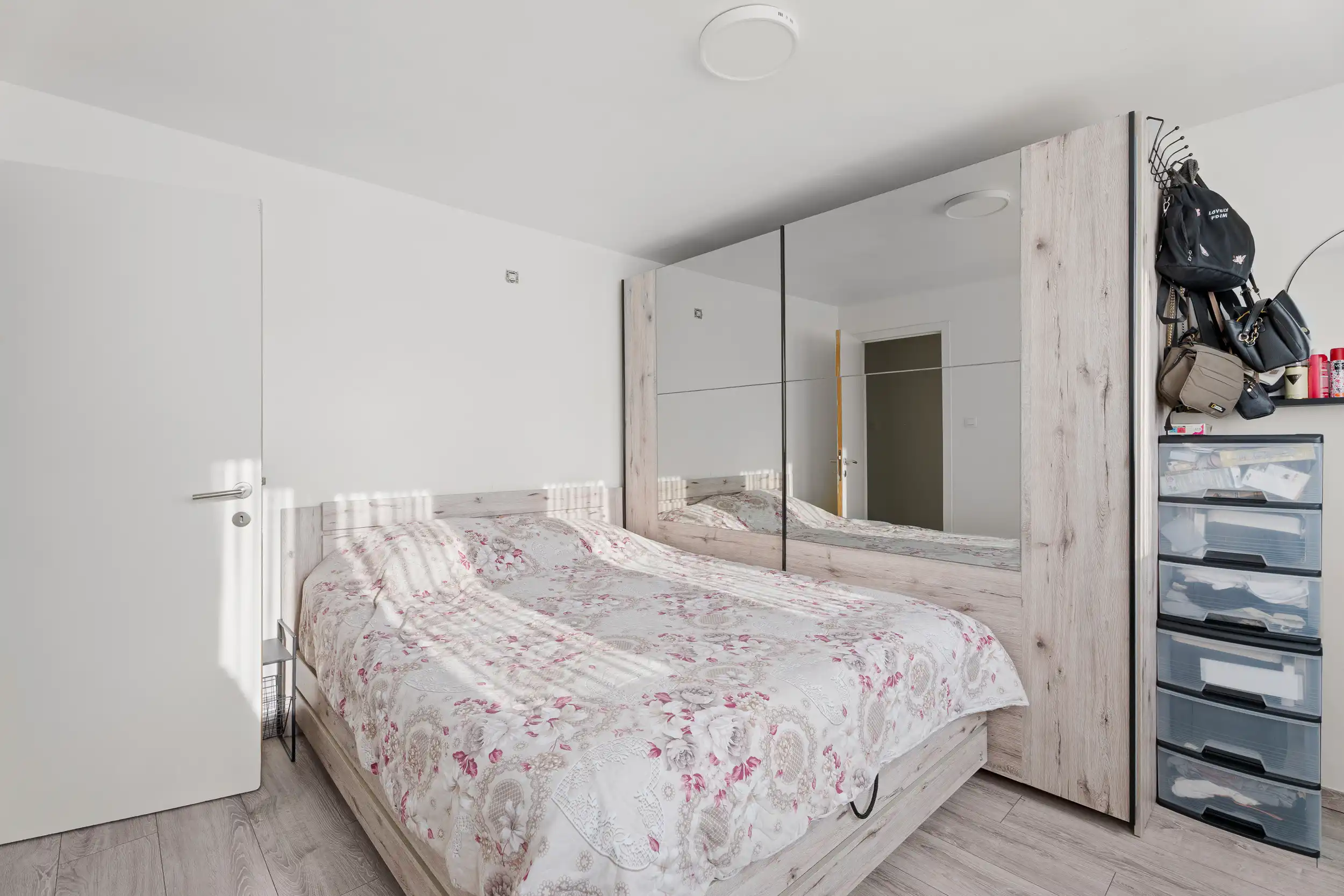 Centrum gelegen gezinswoning met garage en tuin! foto 11