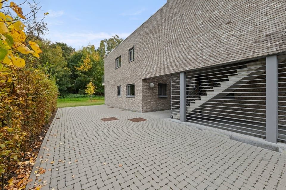 MODERN GELIJKVLOERS APPARTEMENT MET TERRAS EN STANPLAATS IN TONGEREN foto 32