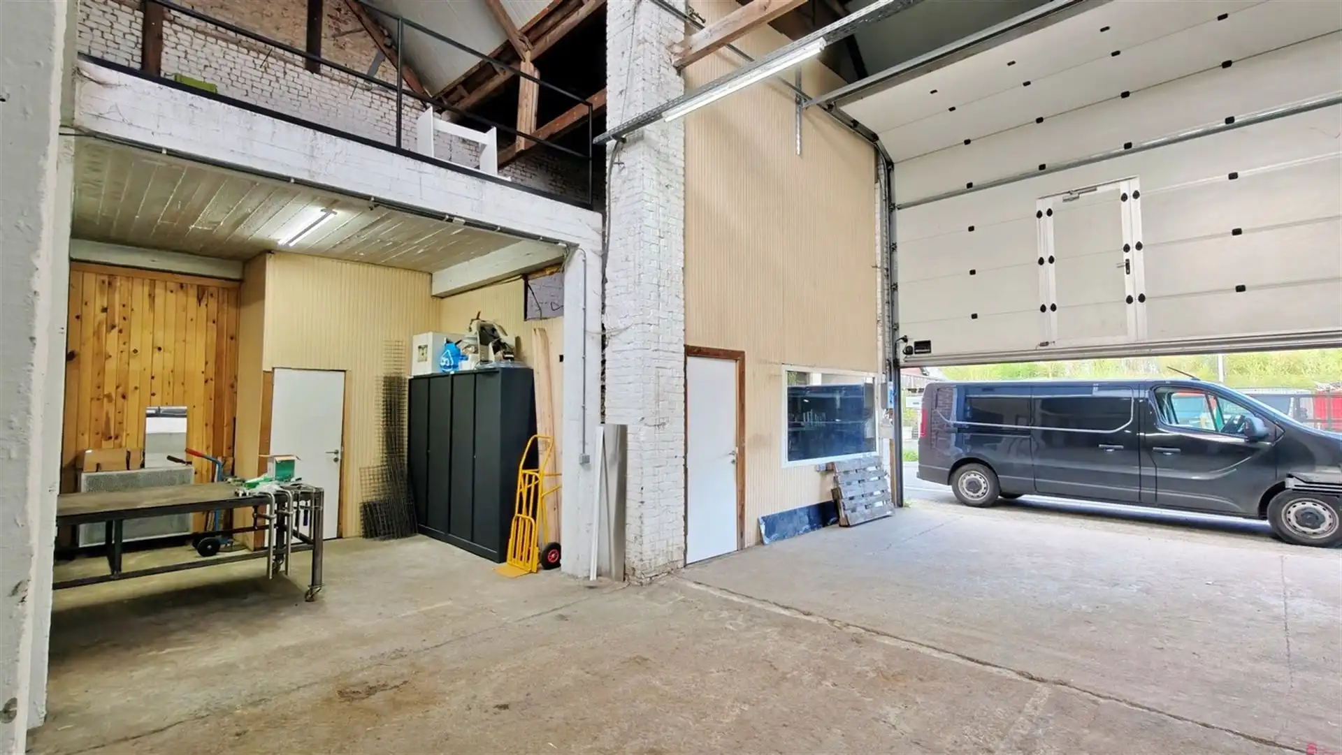 Goed gelegen magazijn/loods te Kortrijk foto 6