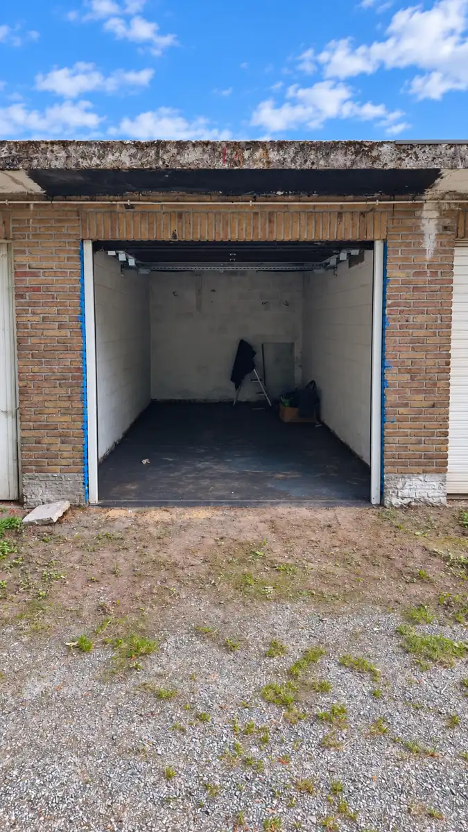 Garage met sectionaalpoort te Erembodegem foto 2