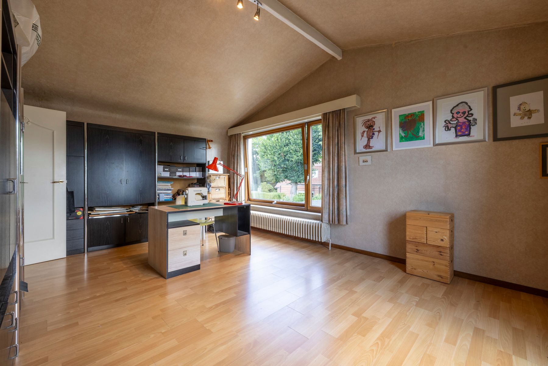 Villa met 4 slaapkamers, grote tuin en garage te koop! foto 19