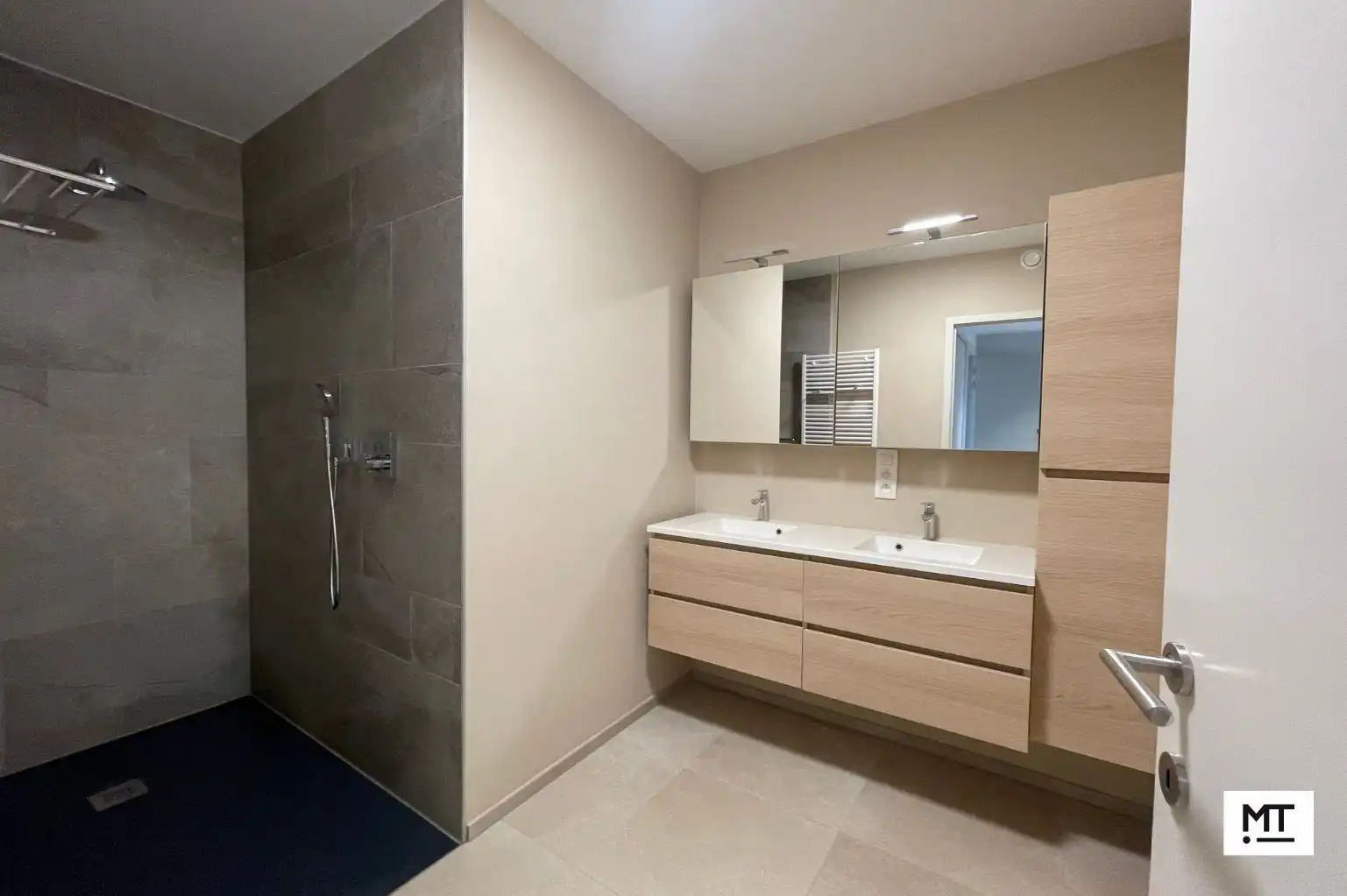 Ruim 2-slaapkamerappartement met dubbele terrassen en prachtig uitzicht foto 17
