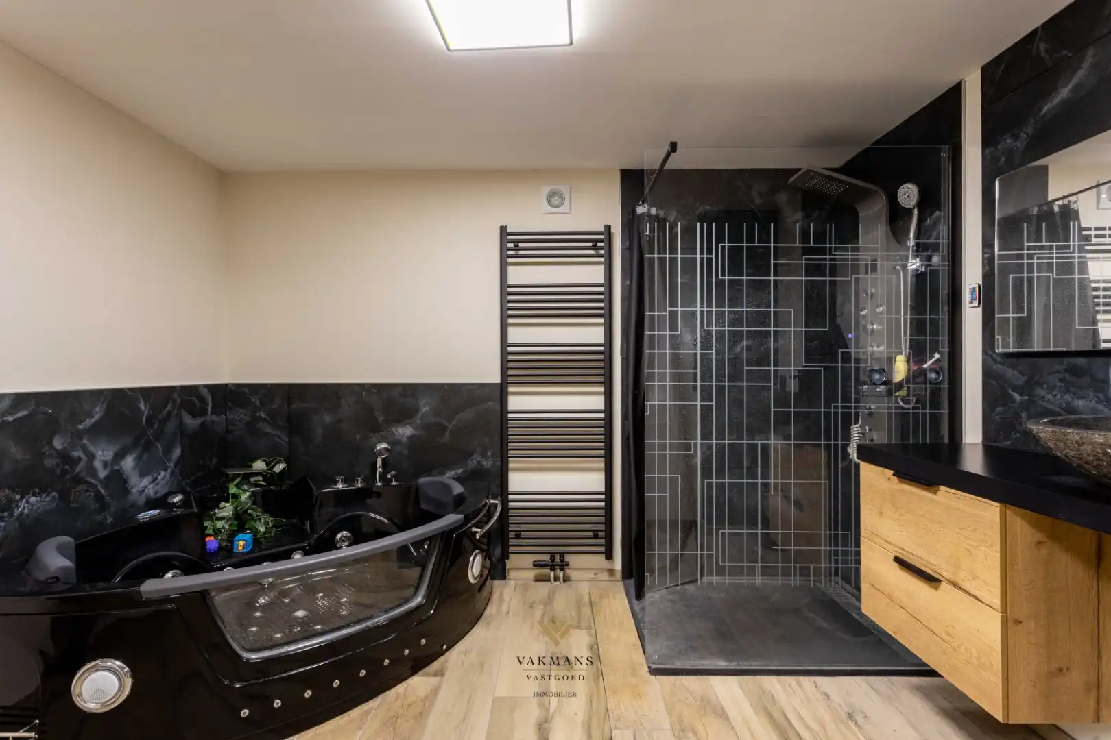 Ruime en charmante alleenstaande woning met 5 slaapkamers en 2 badkamers foto 12