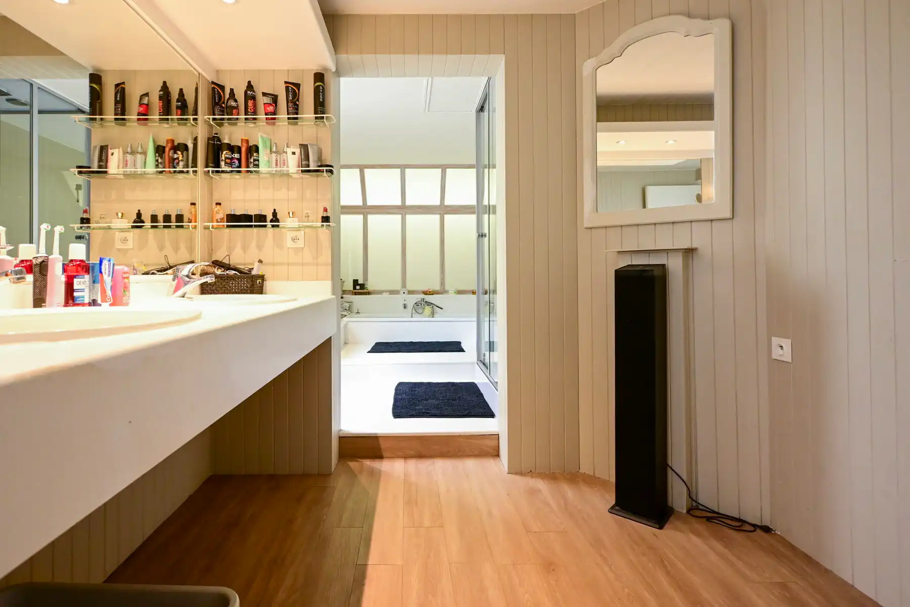 Ruim gerenoveerd herenhuis in Oostende. foto 7