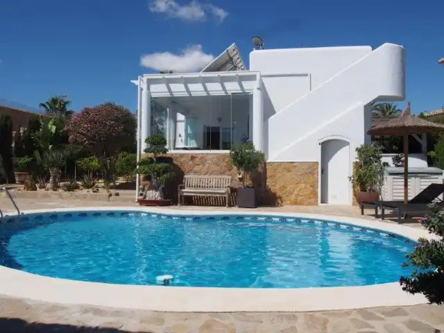 Prachtige villa met zeezicht foto {{pictureIndex}}