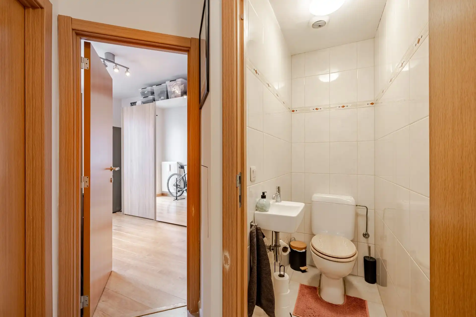 Instapklaar gelijkvloers appartement met 2 slaapkamers, ruim terras en ondergrondse staanplaats in hartje Aalst foto 12