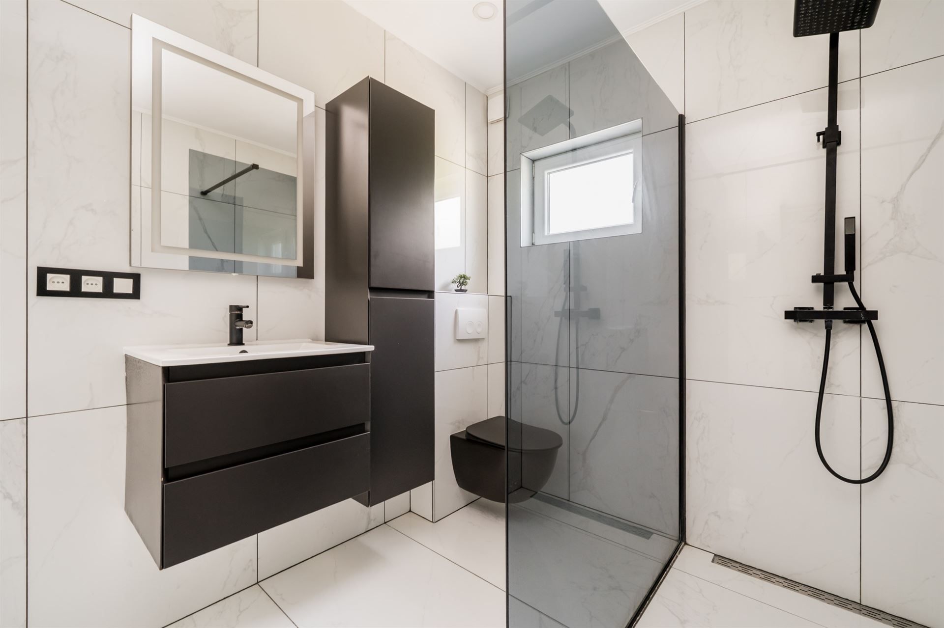 Instapklarae gezinswoning met tuin nabij centrum! foto 18