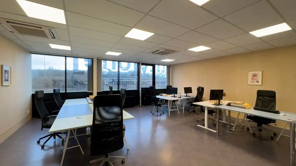 Ingedeelde kantoorruimte te huur met visibiliteit langs E17 in Gent foto 4