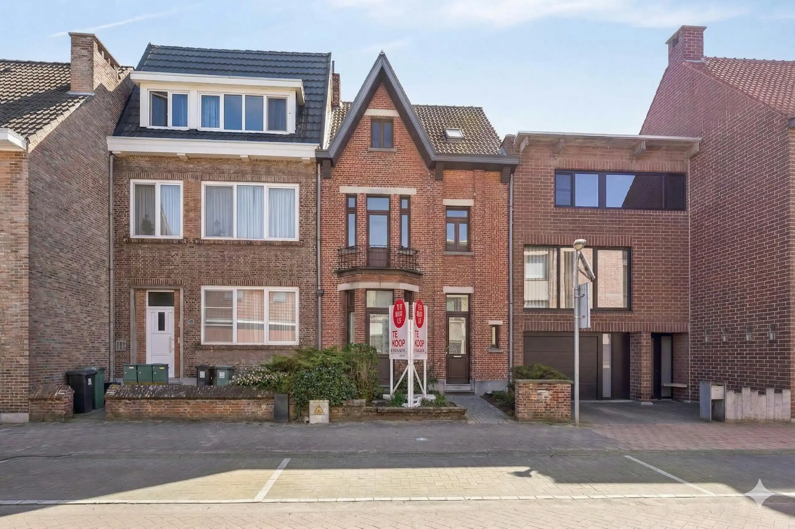 Hoofdfoto van de publicatie: Charmant huis met veel potentieel te koop in Kapellen!