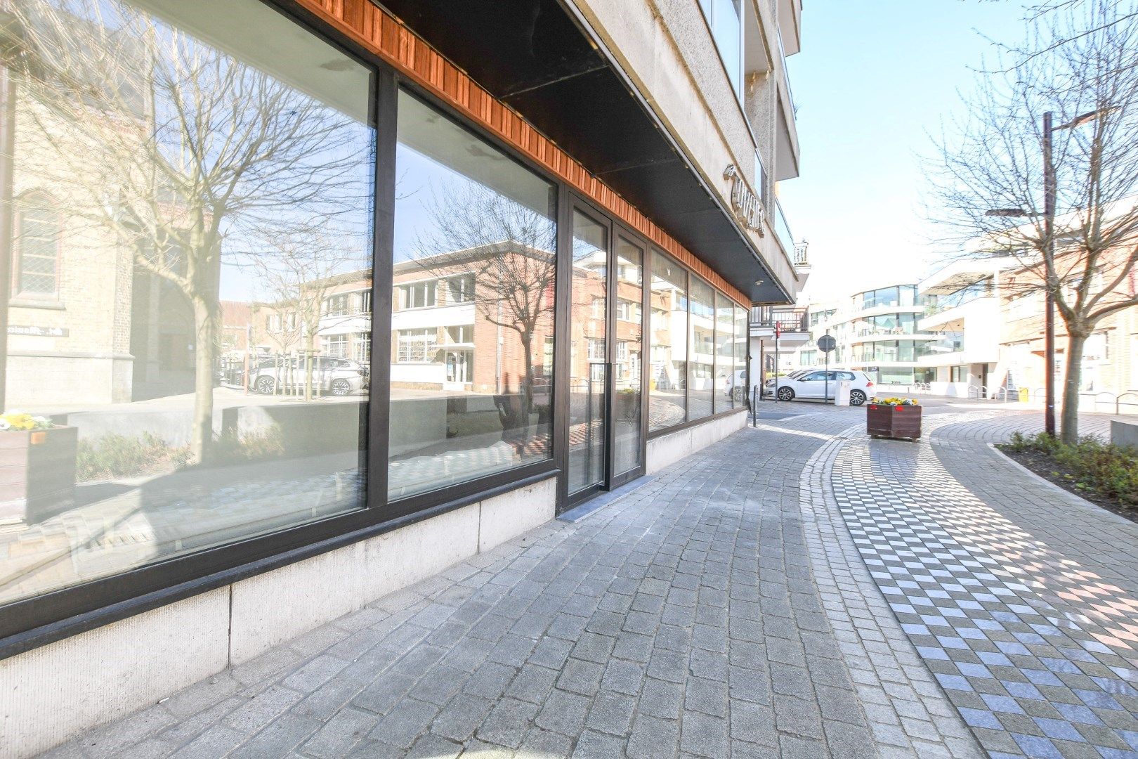 Te huur: volledig vernieuwd handelspand op toplocatie in De Haan foto 10