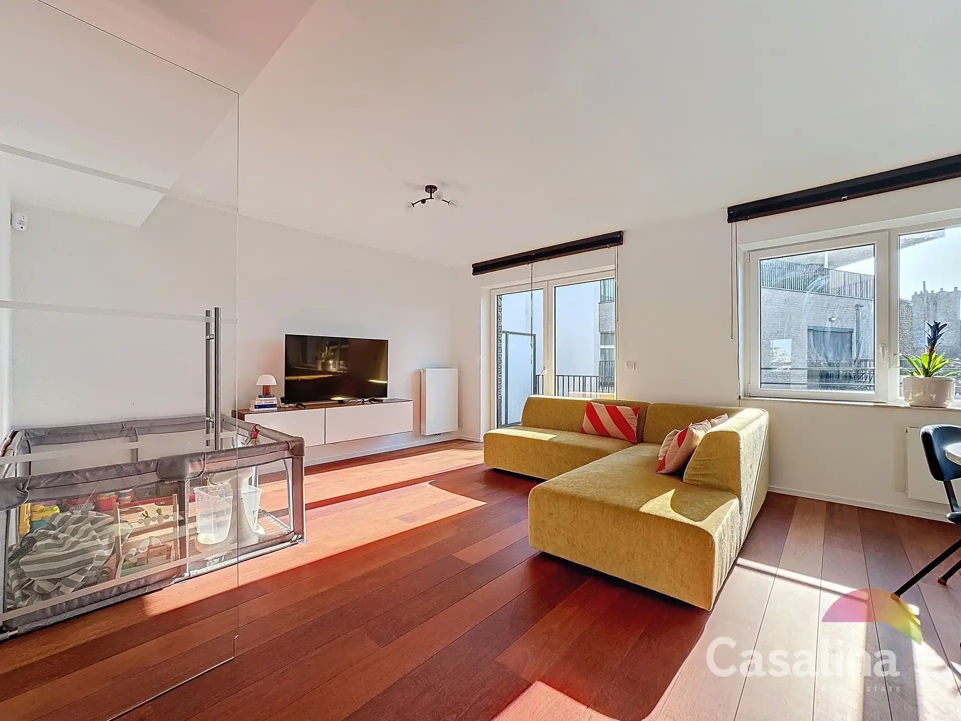 Twee-slaapkamer appartement (ongemeubeld) met terras foto 3