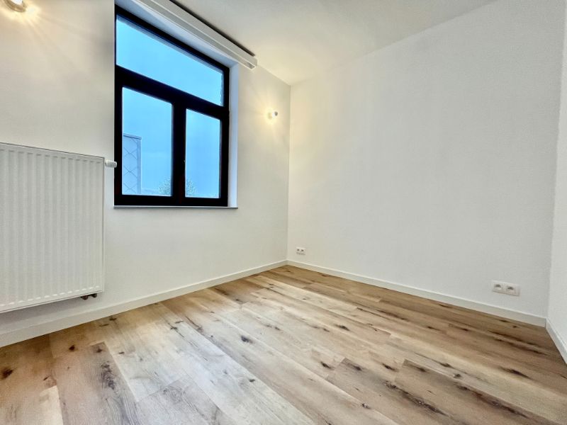 RECENT PERFECT GERENOVEERDE WONING MET DRIE SLAAPKAMERS TE HUUR foto 6