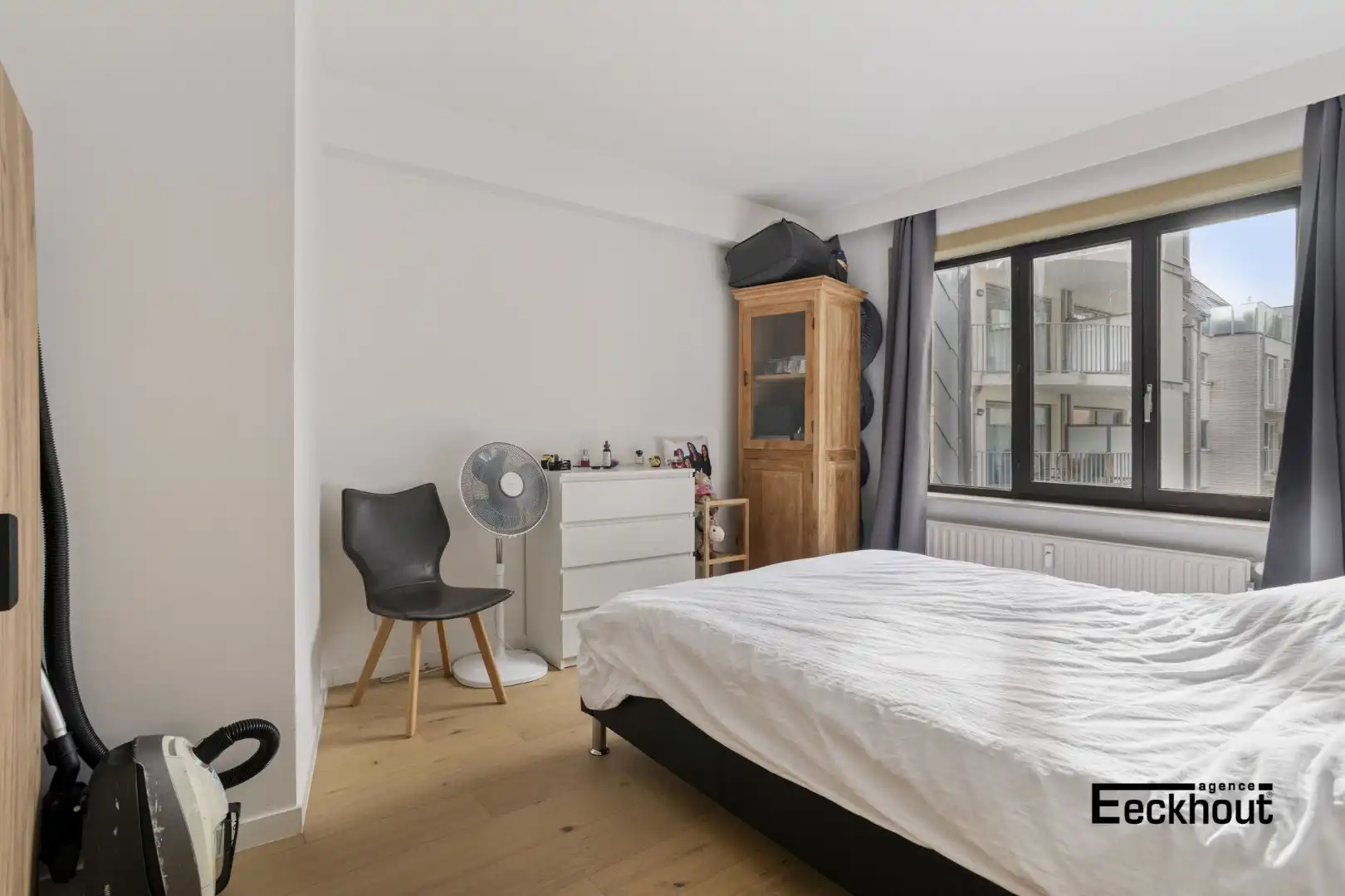 Tot in de puntjes gerenoveerd appartement op rustige locatie in het centrum van Oostende! foto 9