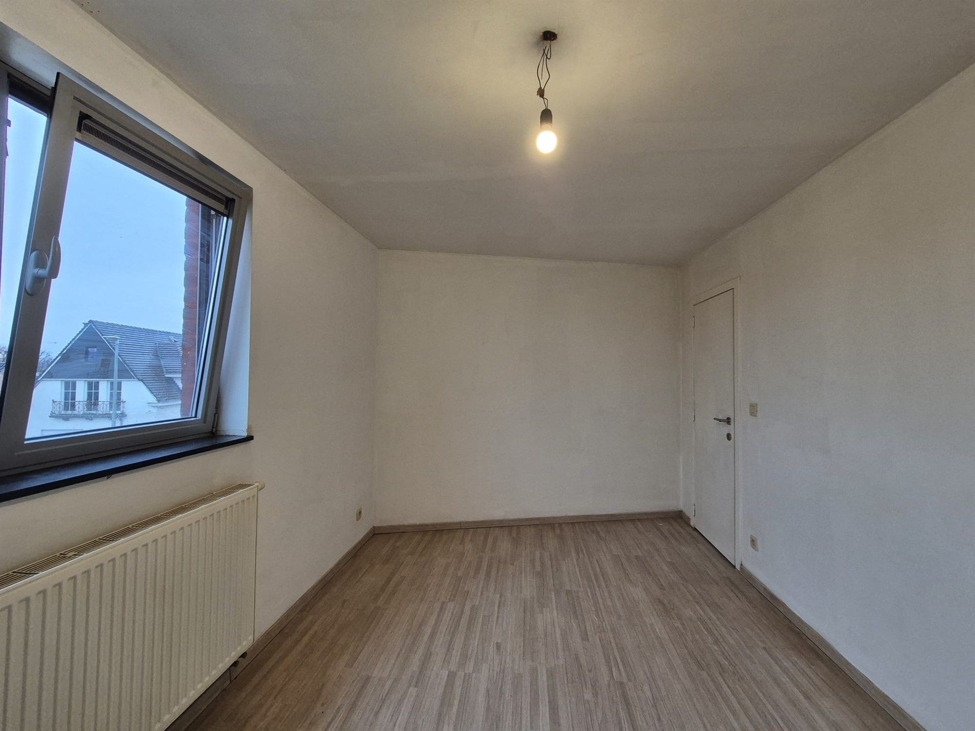 Rustig gelegen woning met tuin en garage. foto 24