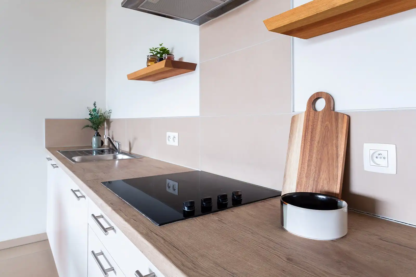 Stadsvibe en rust: energiezuinig appartement met terras foto 10