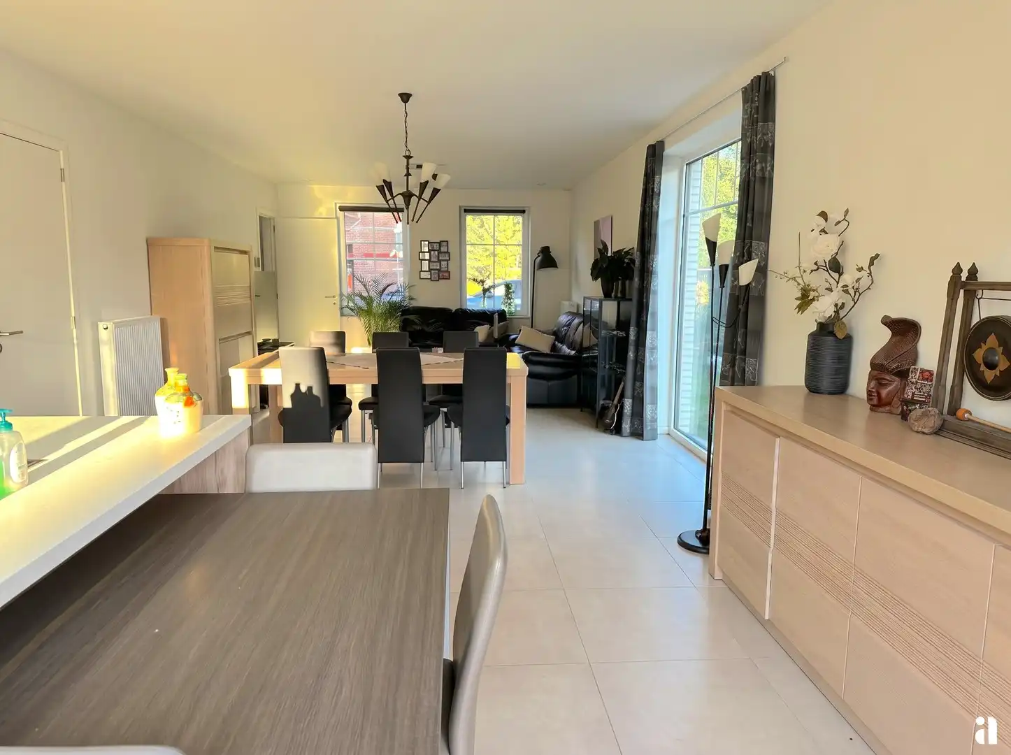 Waar licht, comfort, ruimte en een vaste carport samenkomen! foto 4