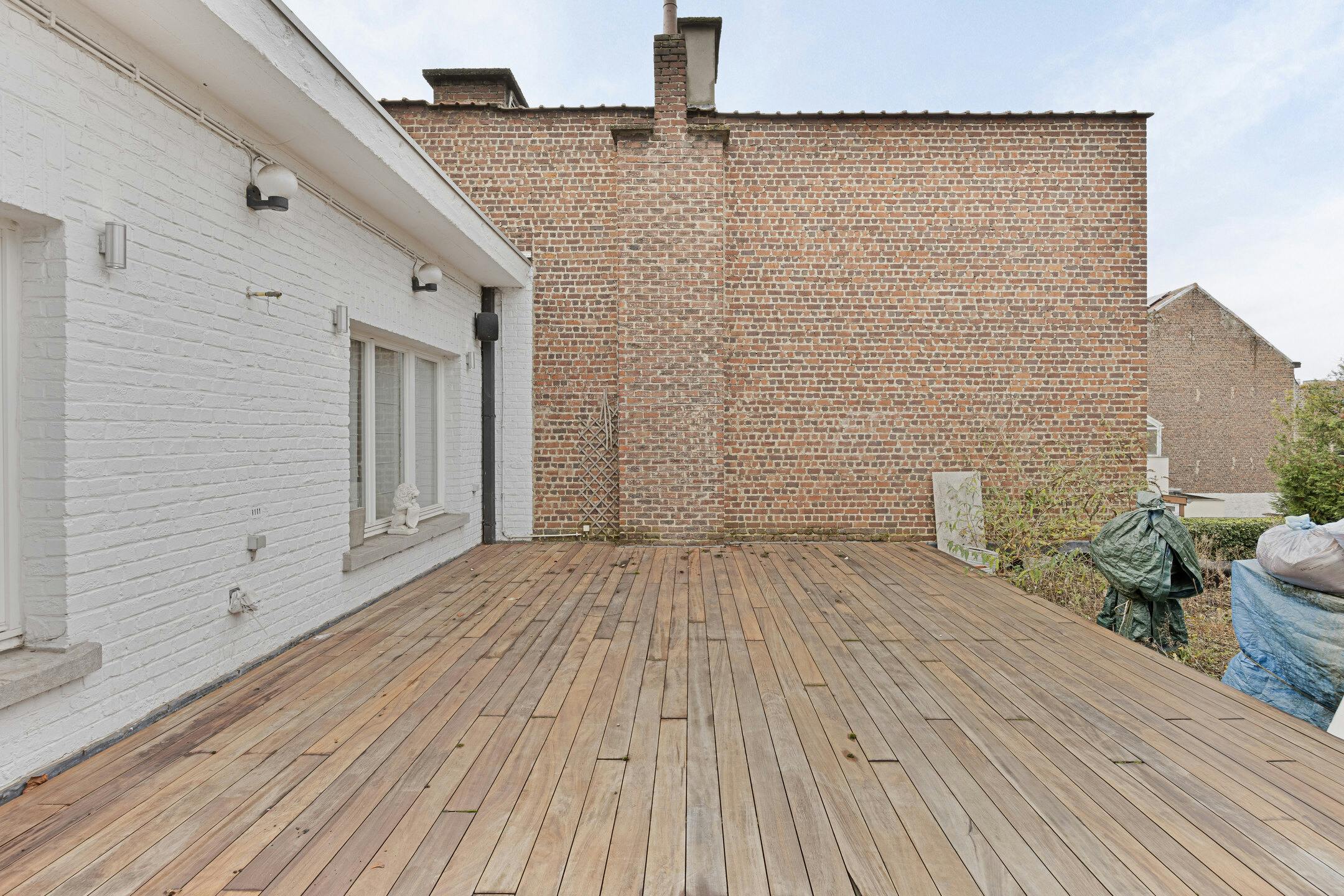 Commerciële ruimte met duplex-appartement te koop in Evere foto 24