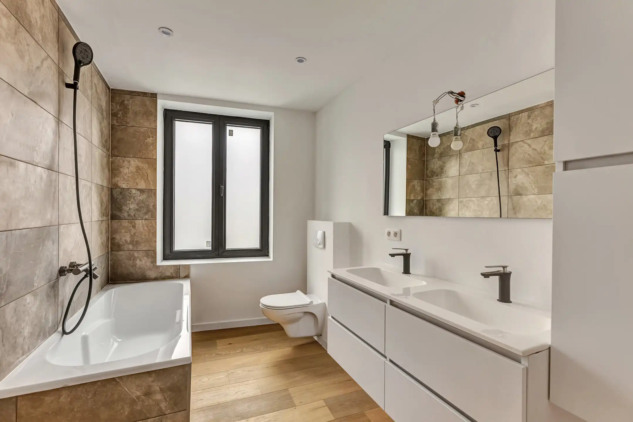 Instapklare stadswoning 200m2 bewoond met 5 slaapkamers  foto 19