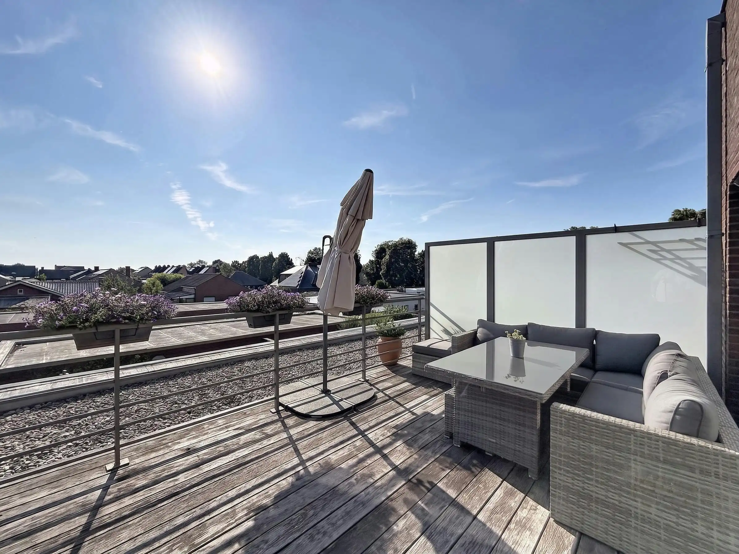 Instapklaar appartement in Ieper met ruim zuidwest gericht terras en garage  foto 6