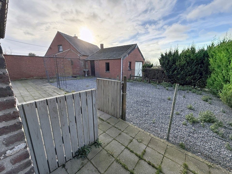 Te renoveren woning met garage op 354m² op Stadenberg foto 7