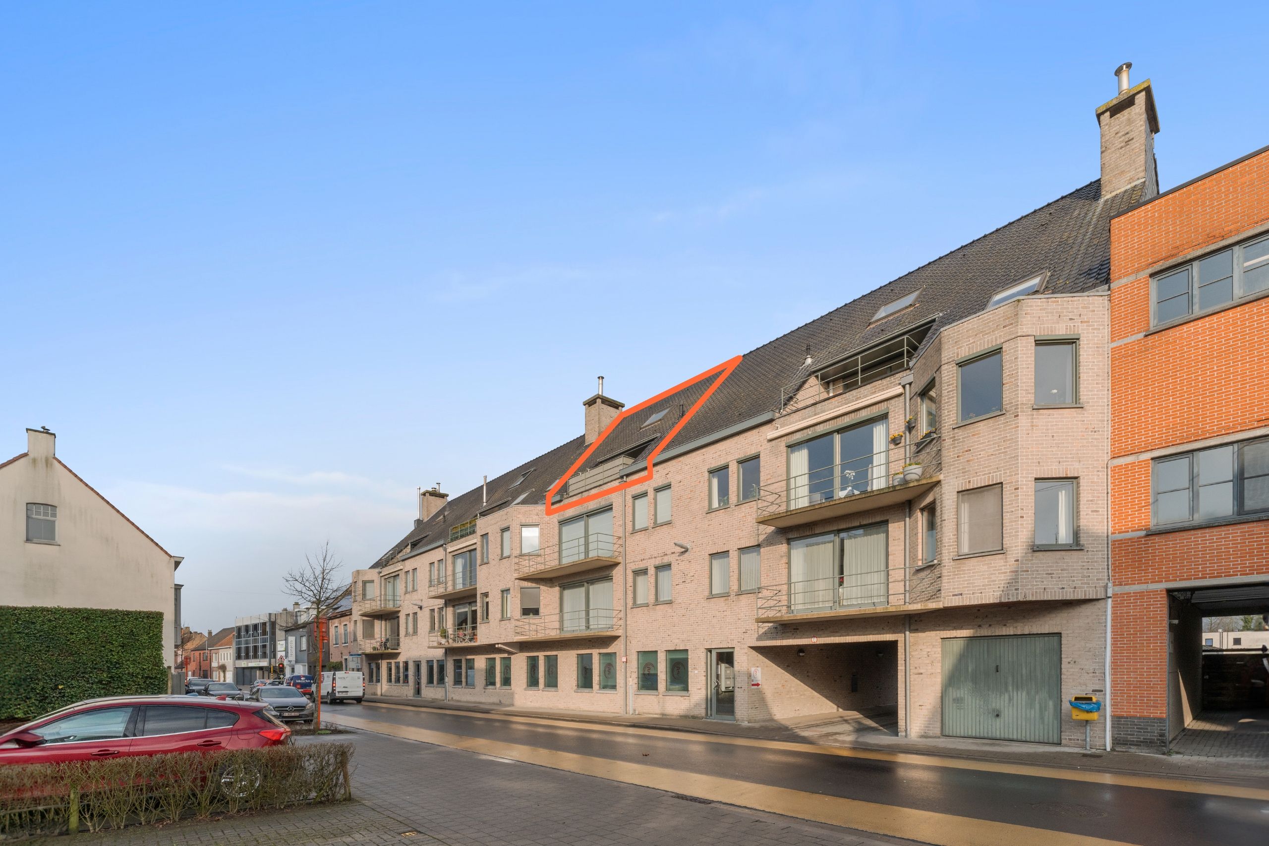 Gezellig & ruim appartement op de derde verdieping met: 2 slaapkamers, leuk terras, zolder en garagebox foto 17